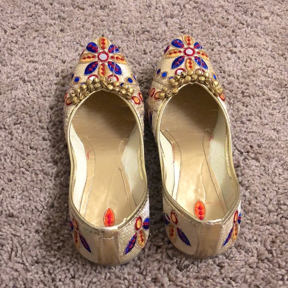 Shoes - Indian traditional jutti/mojdi in gold/multi